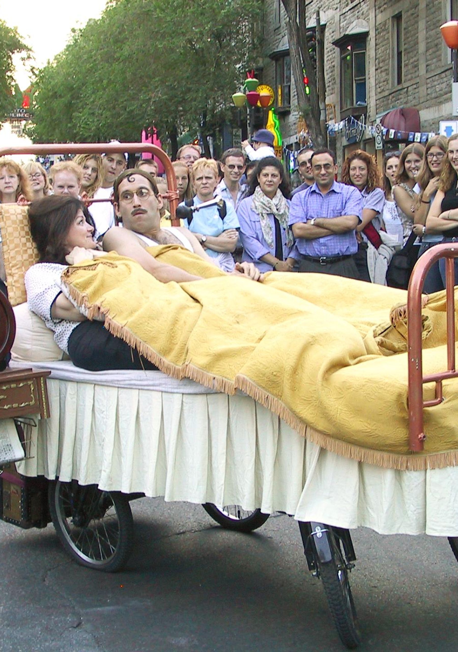 La cama / The bed