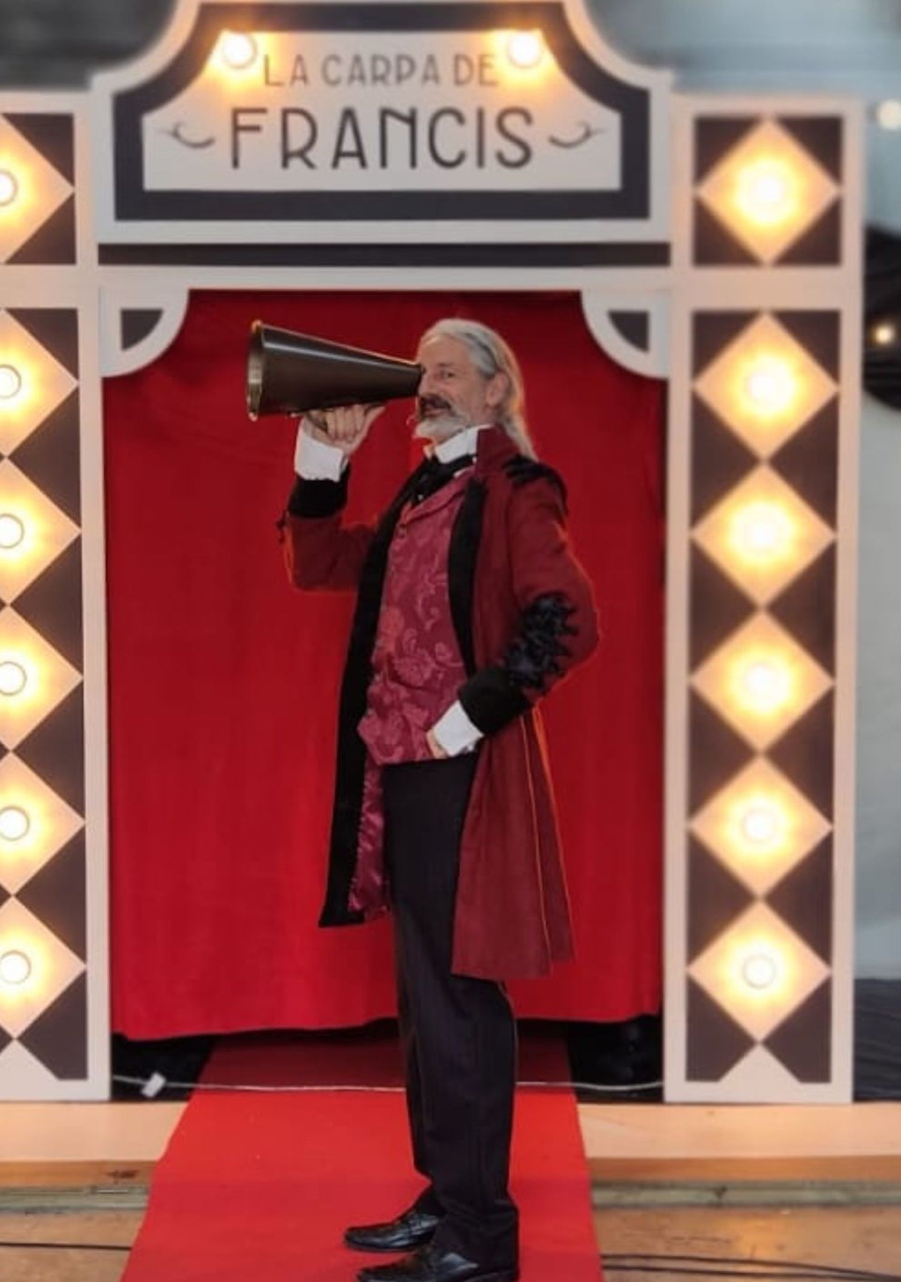 La carpa de Francis