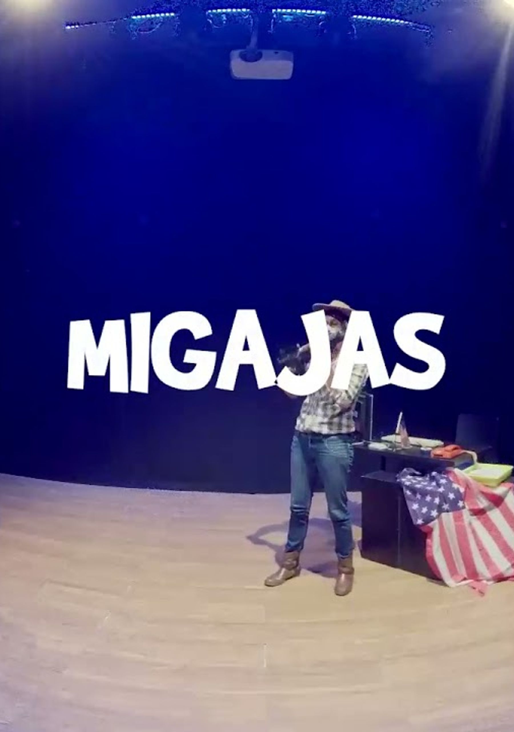 Migajas. Una hormiga enorme