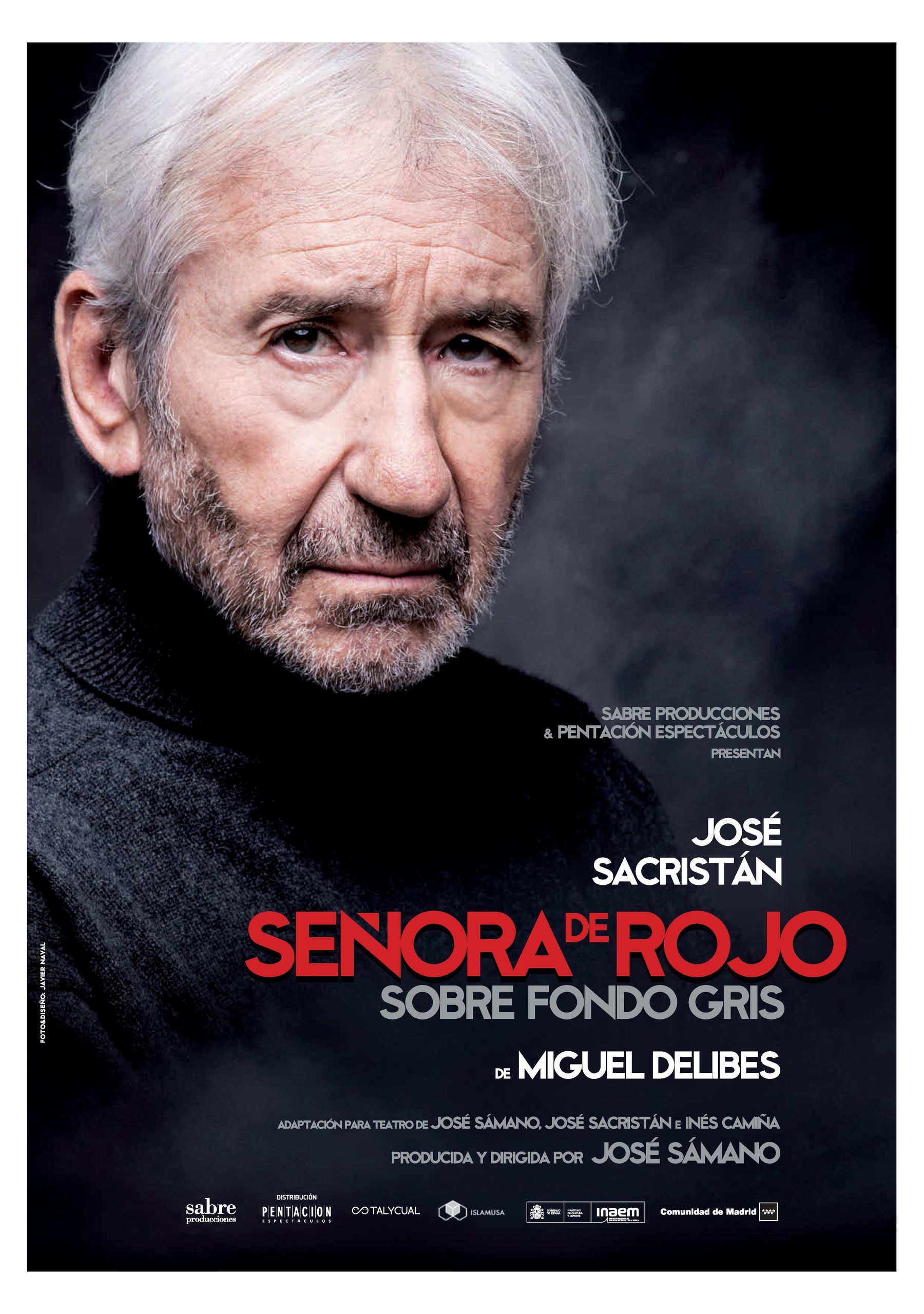 Señora de rojo sobre fondo gris