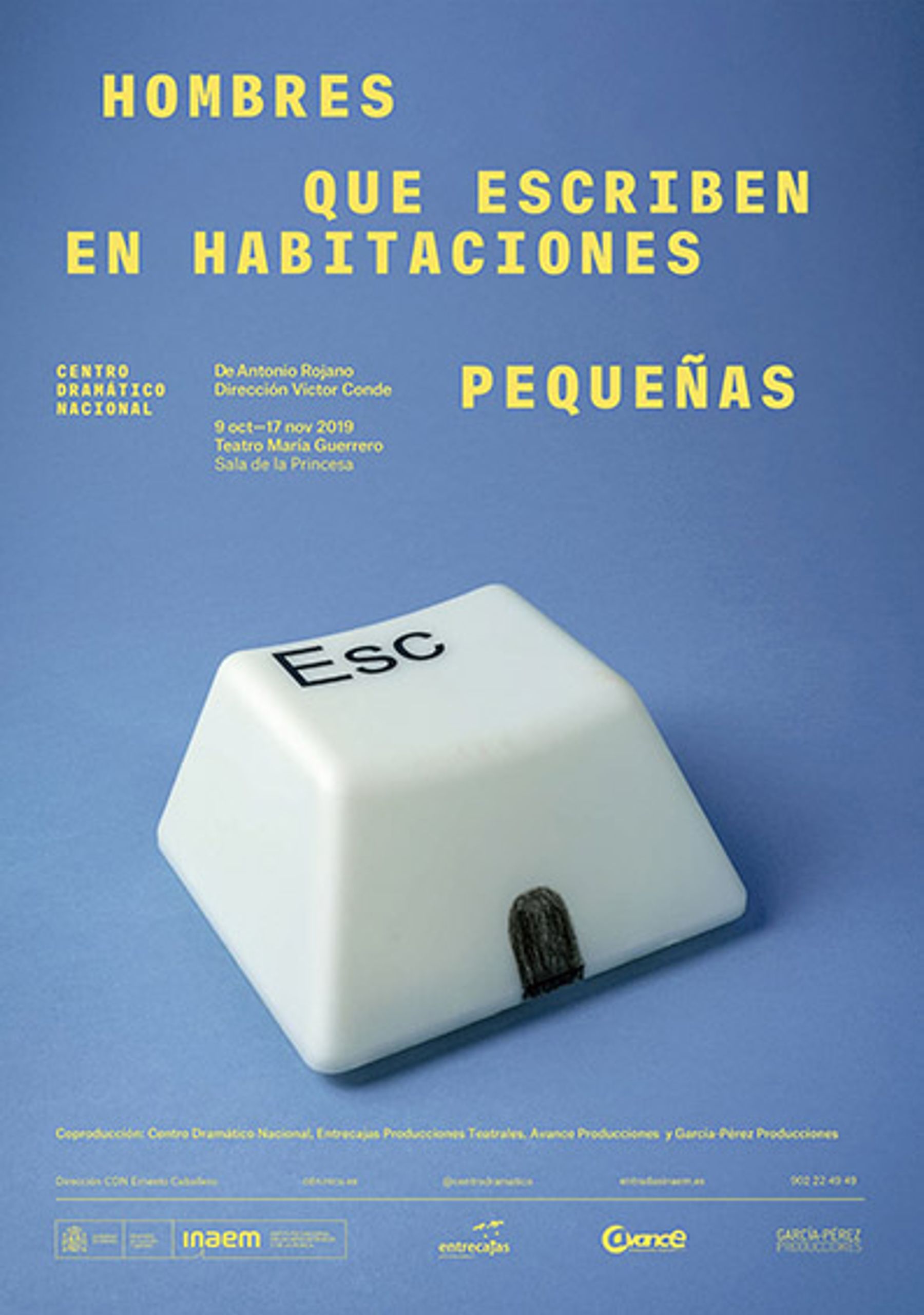 Hombres que escriben en habitaciones pequeñas