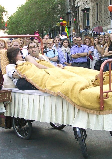 La cama / The bed