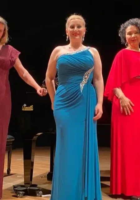 Ópera con nombre de mujer