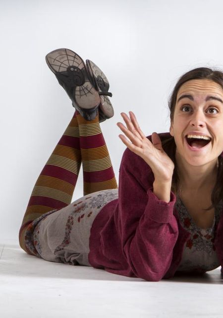La niña que vive en una caja de zapatos